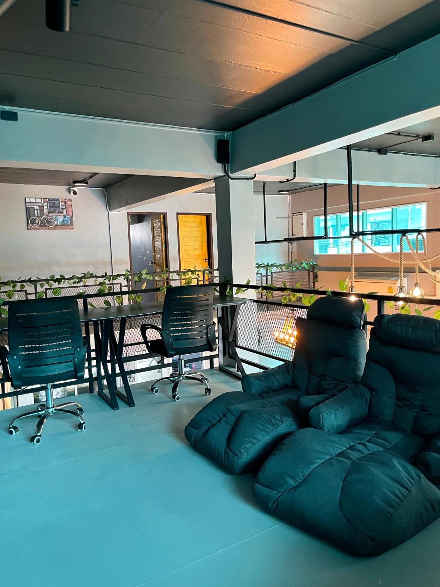 Friends Station Tukkom Hostel & Cafe Pattaya Exterior foto