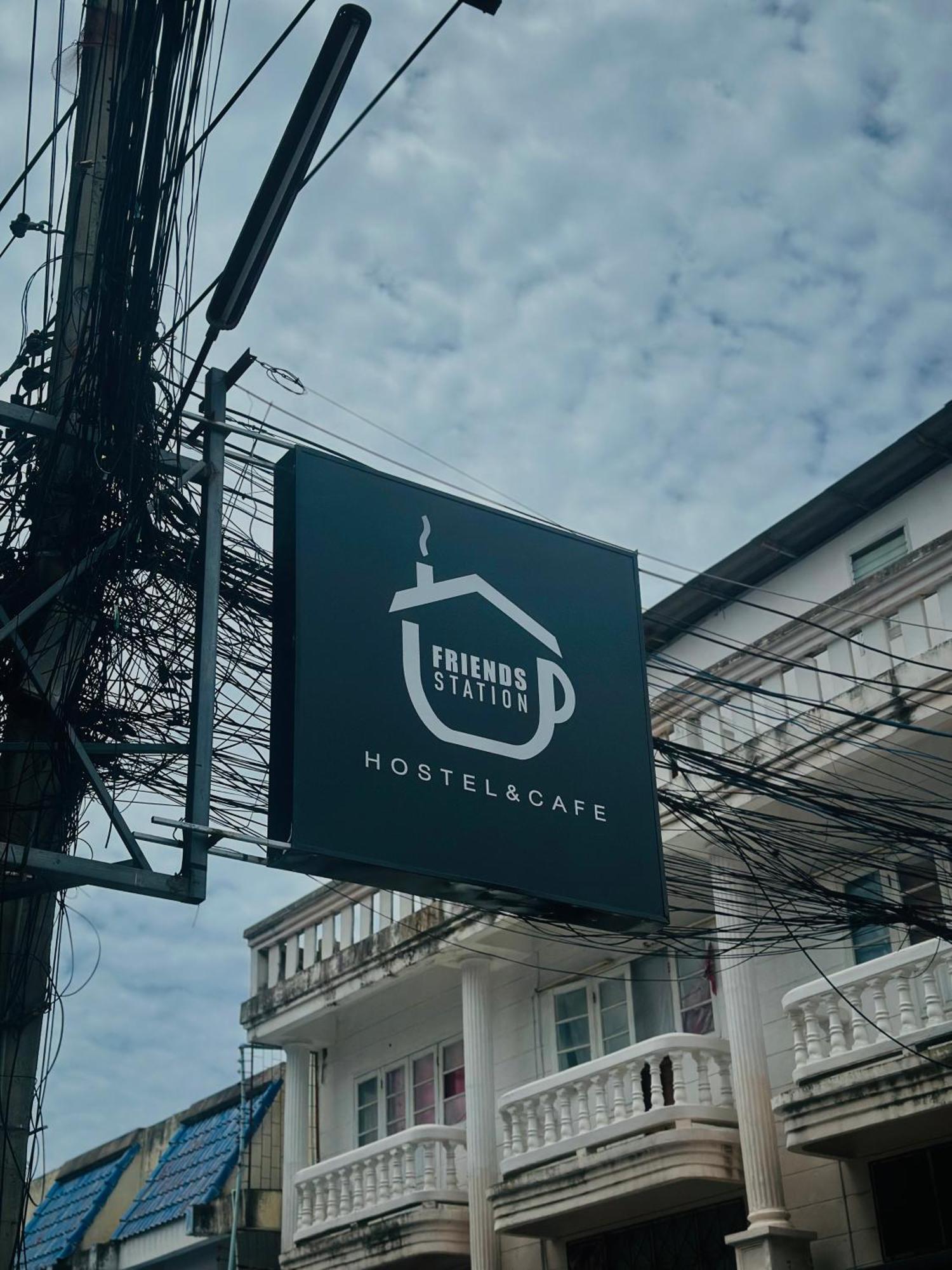 Friends Station Tukkom Hostel & Cafe Pattaya Exterior foto
